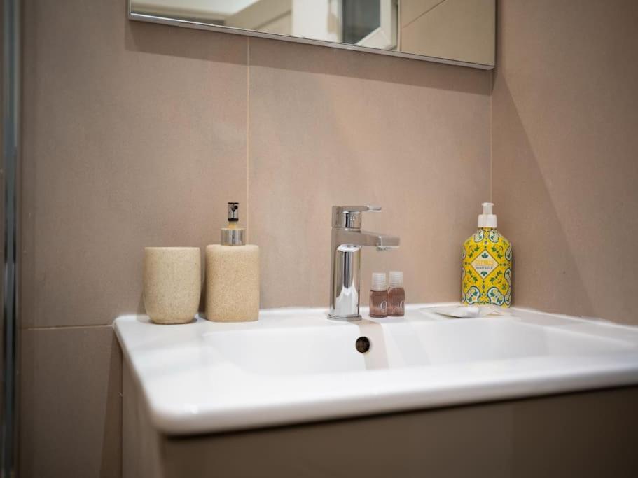 Appartement Tout Equipe 2 A 4 Couchages Au Coeur Du Vieux Port マルセイユ エクステリア 写真